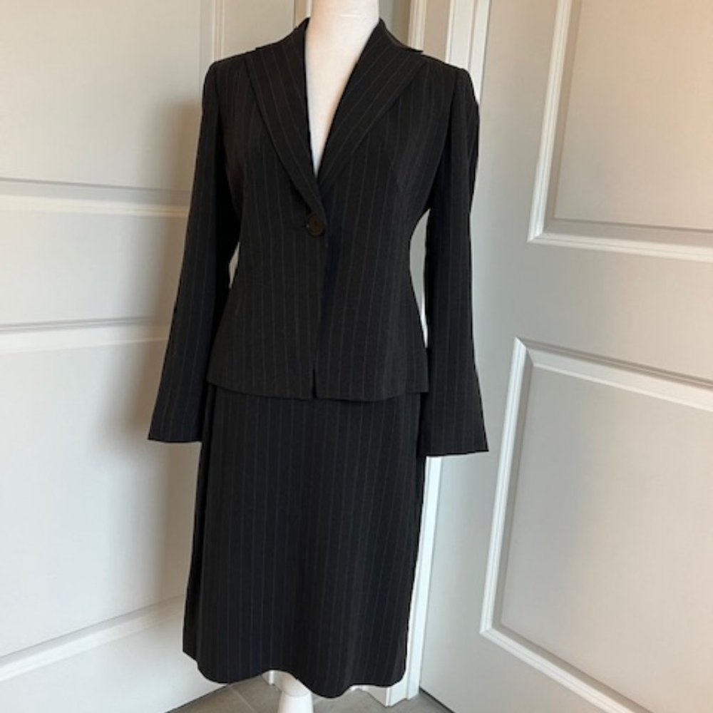 ANNE KLEIN GRAY PIN STRIPED SKIRT SUIT - SIZE 4P